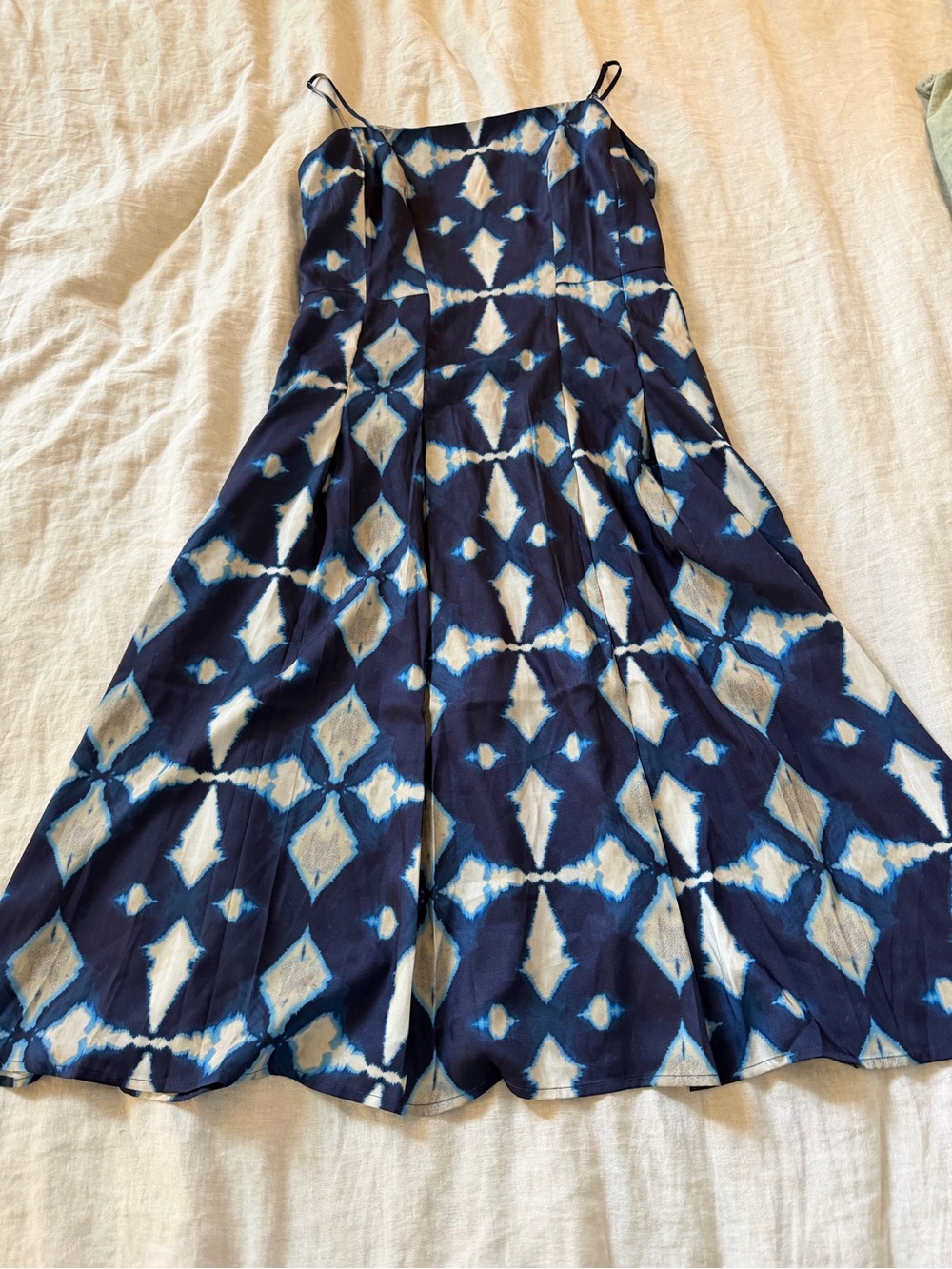 Banana Republic Factory Blue and Cream Diamond-Print Midi Dress - Picture 6 of 8